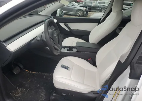 2021 Tesla Model Y z USA, uszkodzony, nr VIN 5YJYGAEE2MF115781